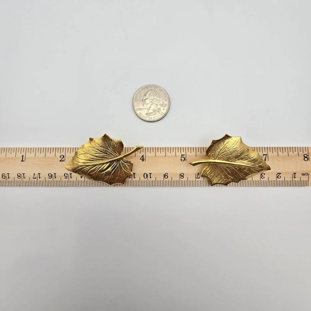 Vtg Lot of 2 Gold Tone‎ Leaf Brooches Set Dainty Nature Pin Casual Botanical